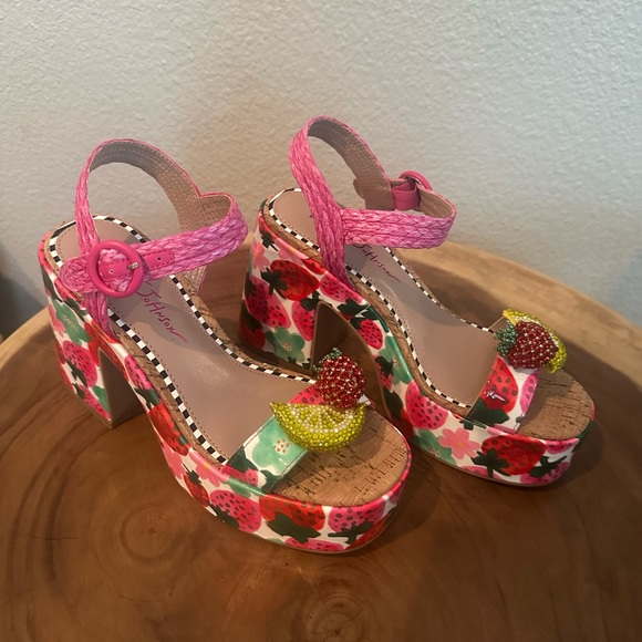 NEW Betsey Johnson Cheyne heeled platform sandals - Picture 3 of 9